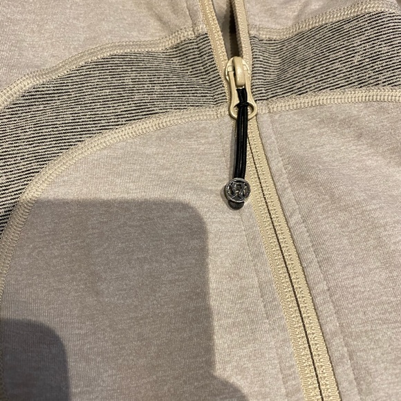 Lululemon zip up in beige/grey - size 8 - Picture 8 of 11